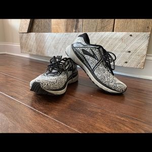 Brooks Adrenaline GTS 20 (gently used)